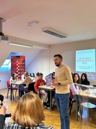 Kamen po kamen palača, kula po kula Kraljevstvo