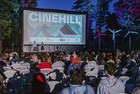 Atraktivna filmska hipi zabava